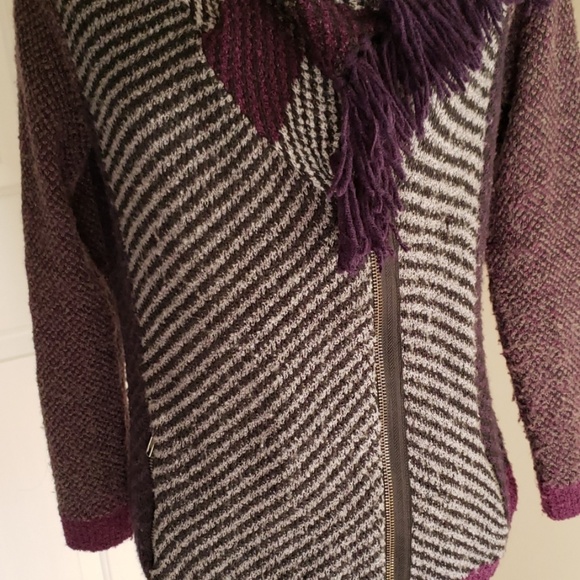 Curio Sweater - Picture 3 of 3